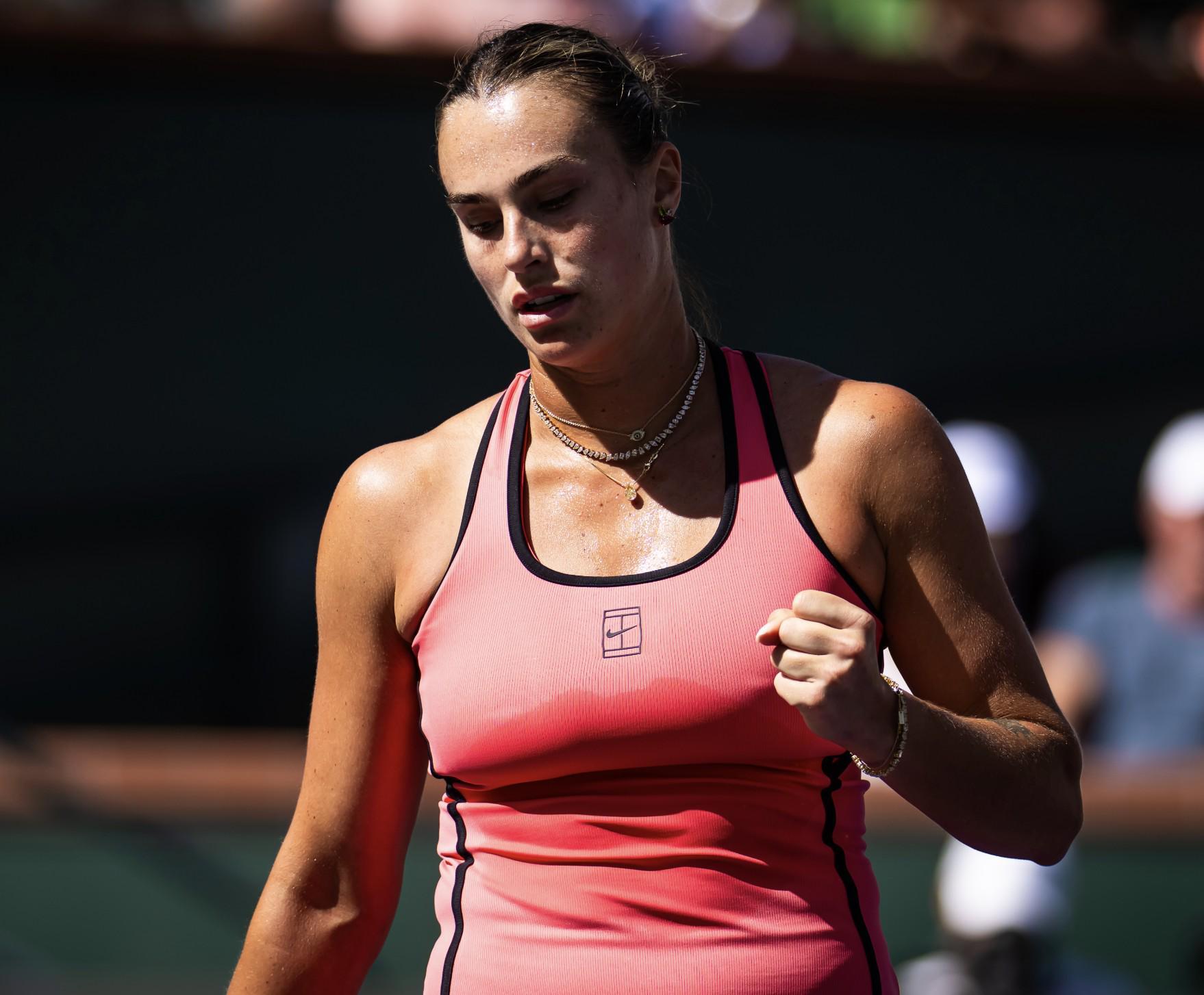 开云体育-萨巴伦卡挽救赛点逆转莱巴金娜，夺得印第安维尔斯站冠军